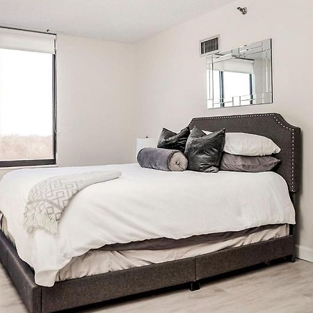 Short Term Rentals At The Park At Trowbridge Senior Community サウスフィールド エクステリア 写真