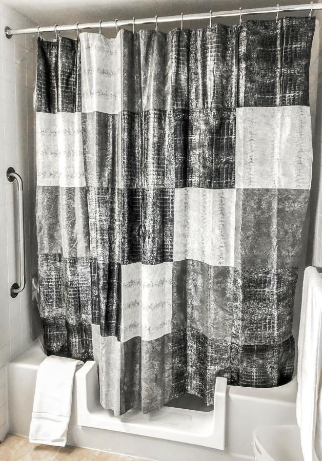 Short Term Rentals At The Park At Trowbridge Senior Community サウスフィールド エクステリア 写真