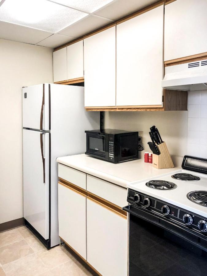 Short Term Rentals At The Park At Trowbridge Senior Community サウスフィールド エクステリア 写真