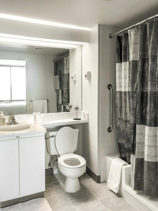 Short Term Rentals At The Park At Trowbridge Senior Community サウスフィールド エクステリア 写真