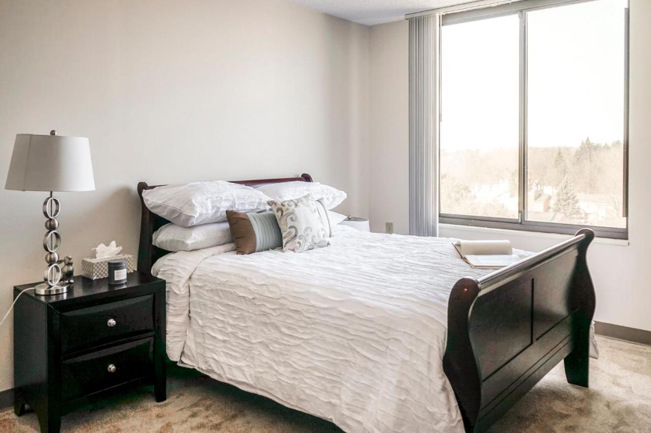 Short Term Rentals At The Park At Trowbridge Senior Community サウスフィールド エクステリア 写真