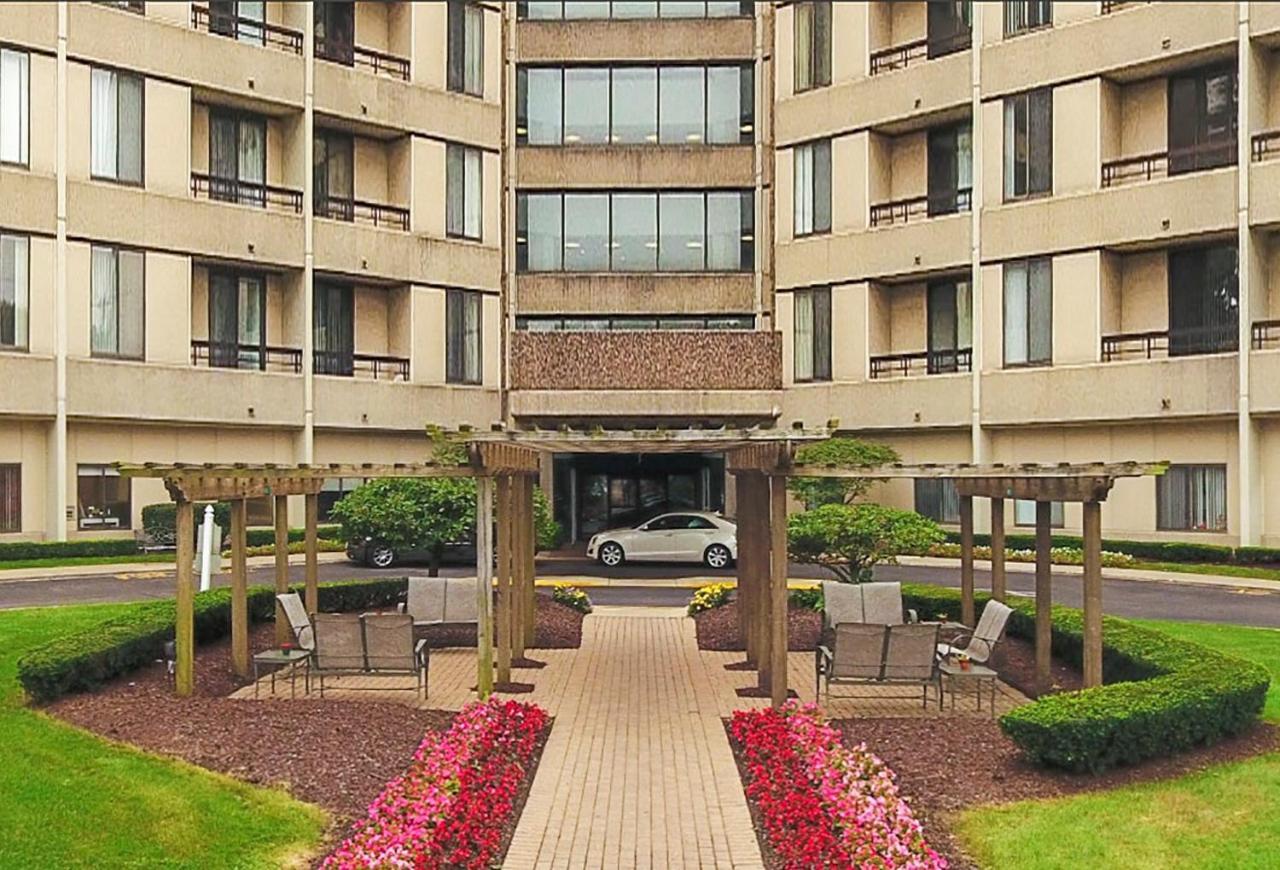 Short Term Rentals At The Park At Trowbridge Senior Community サウスフィールド エクステリア 写真