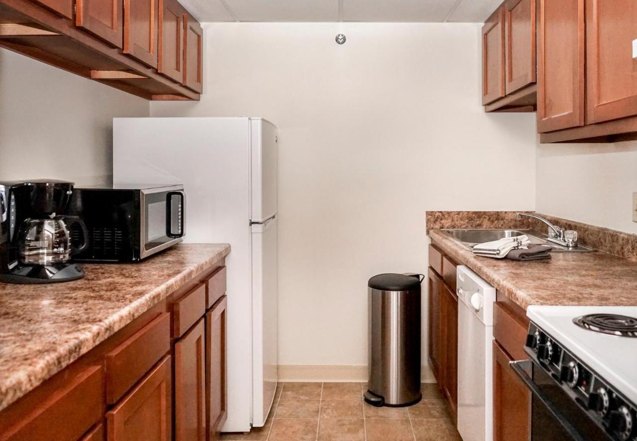 Short Term Rentals At The Park At Trowbridge Senior Community サウスフィールド エクステリア 写真