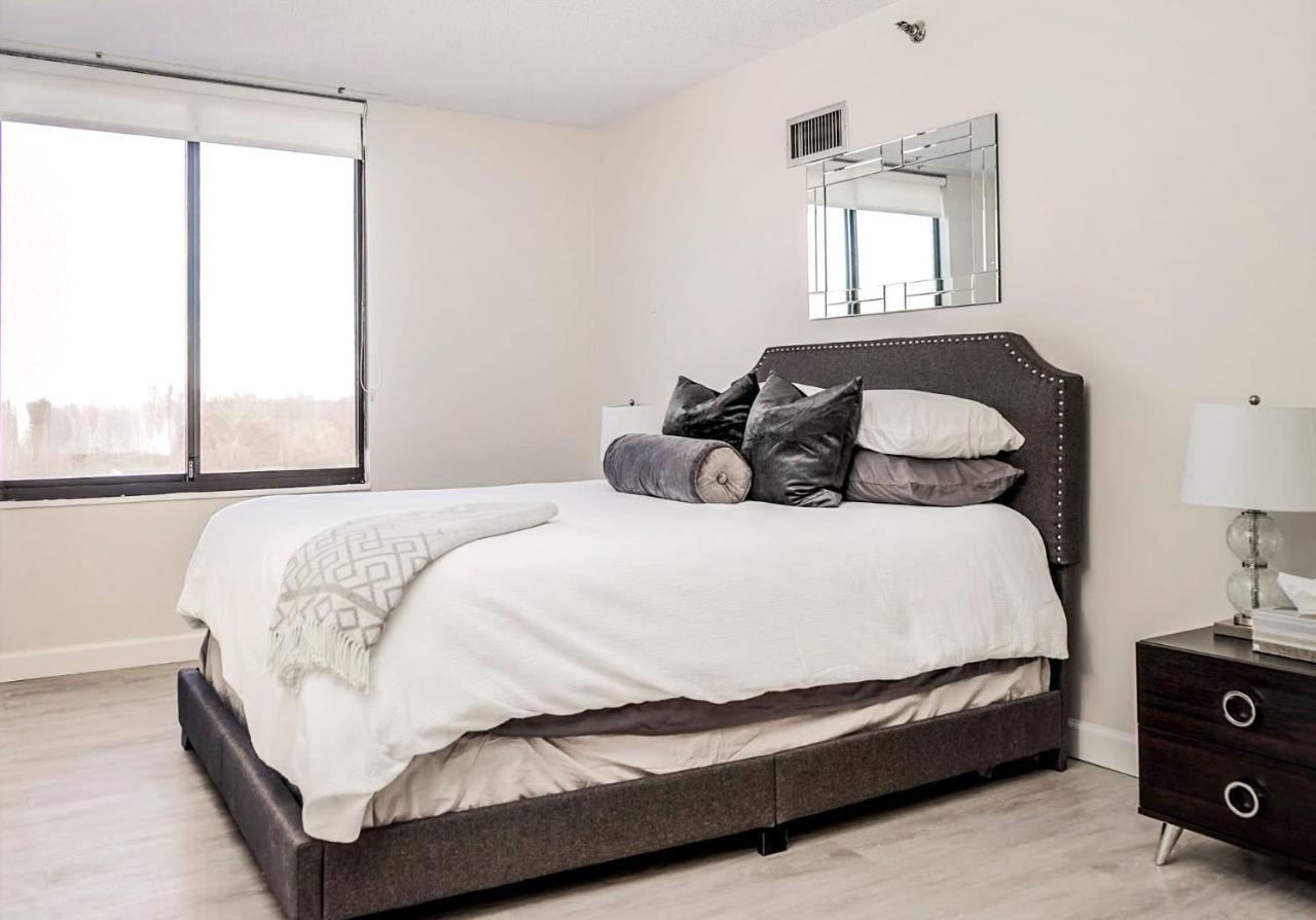 Short Term Rentals At The Park At Trowbridge Senior Community サウスフィールド エクステリア 写真