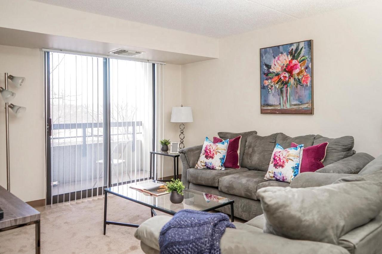 Short Term Rentals At The Park At Trowbridge Senior Community サウスフィールド エクステリア 写真