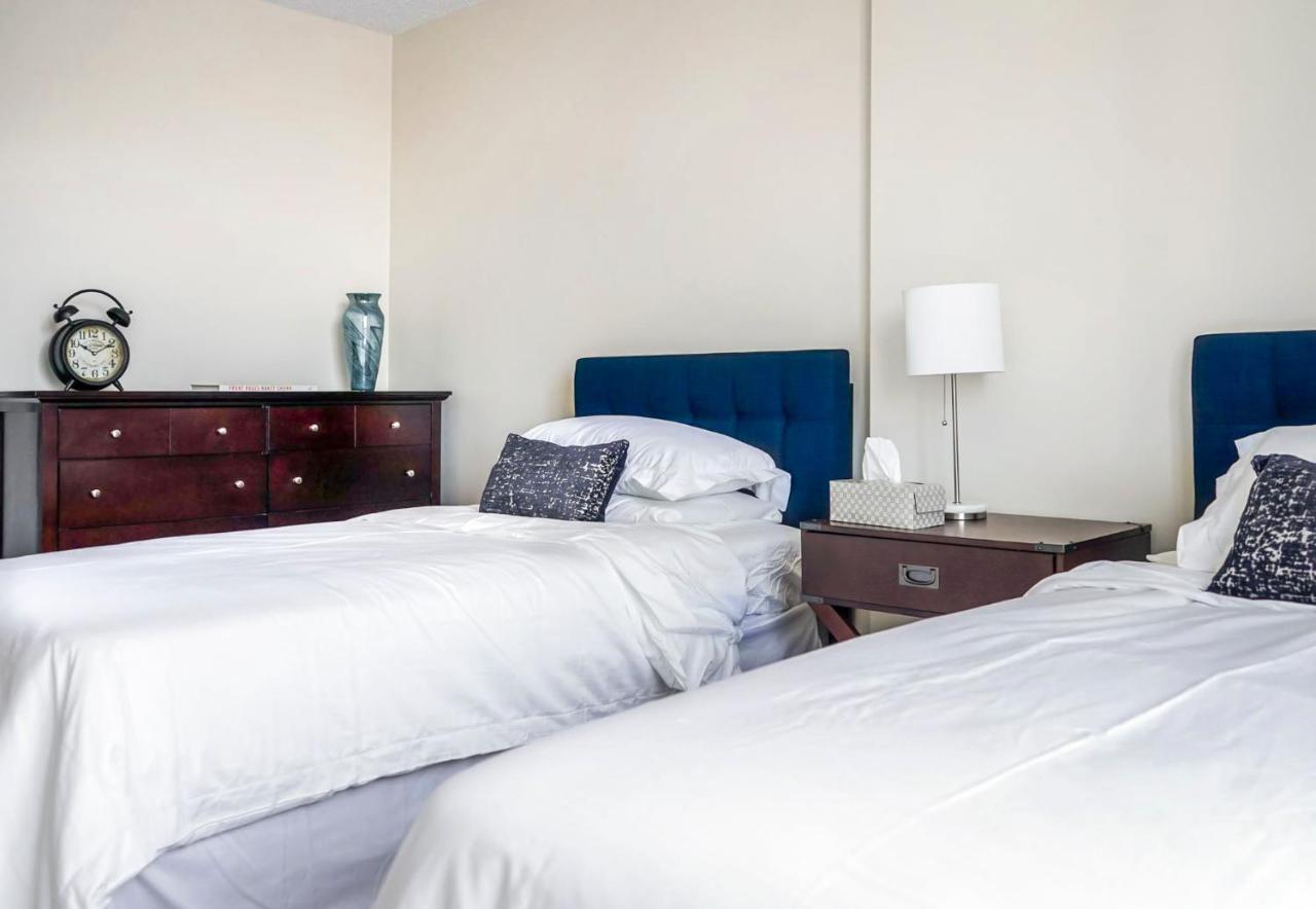 Short Term Rentals At The Park At Trowbridge Senior Community サウスフィールド エクステリア 写真
