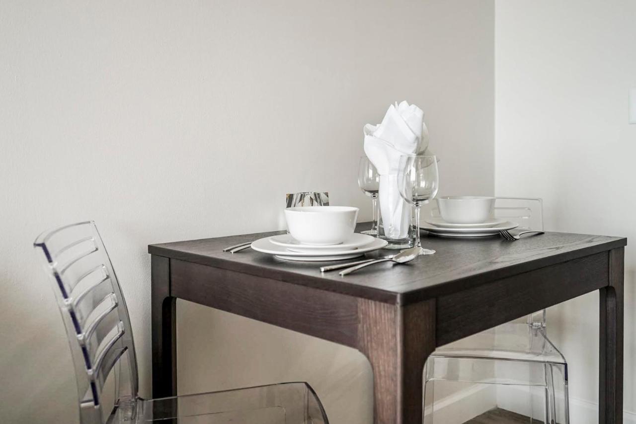Short Term Rentals At The Park At Trowbridge Senior Community サウスフィールド エクステリア 写真