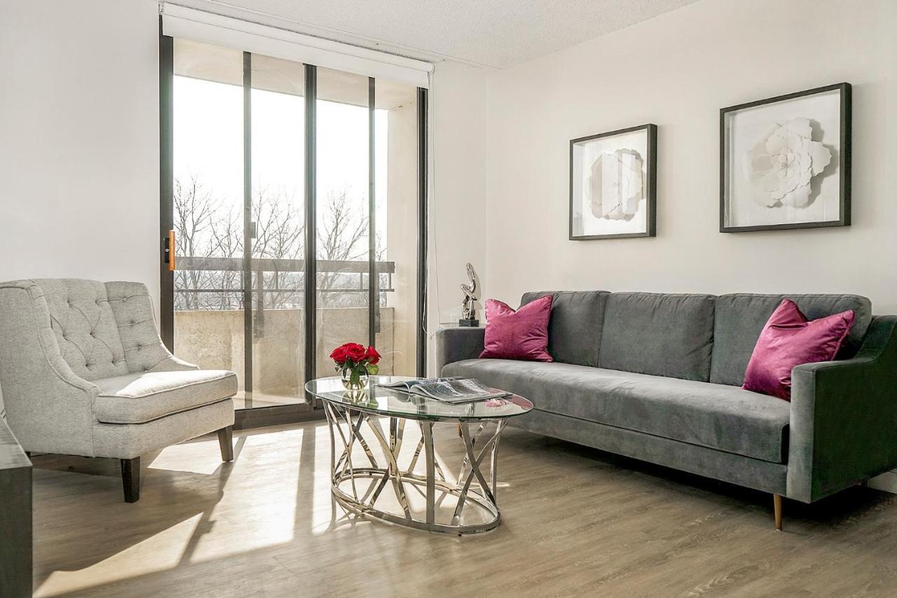Short Term Rentals At The Park At Trowbridge Senior Community サウスフィールド エクステリア 写真