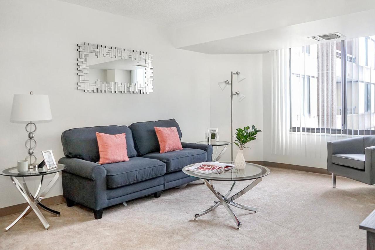 Short Term Rentals At The Park At Trowbridge Senior Community サウスフィールド エクステリア 写真