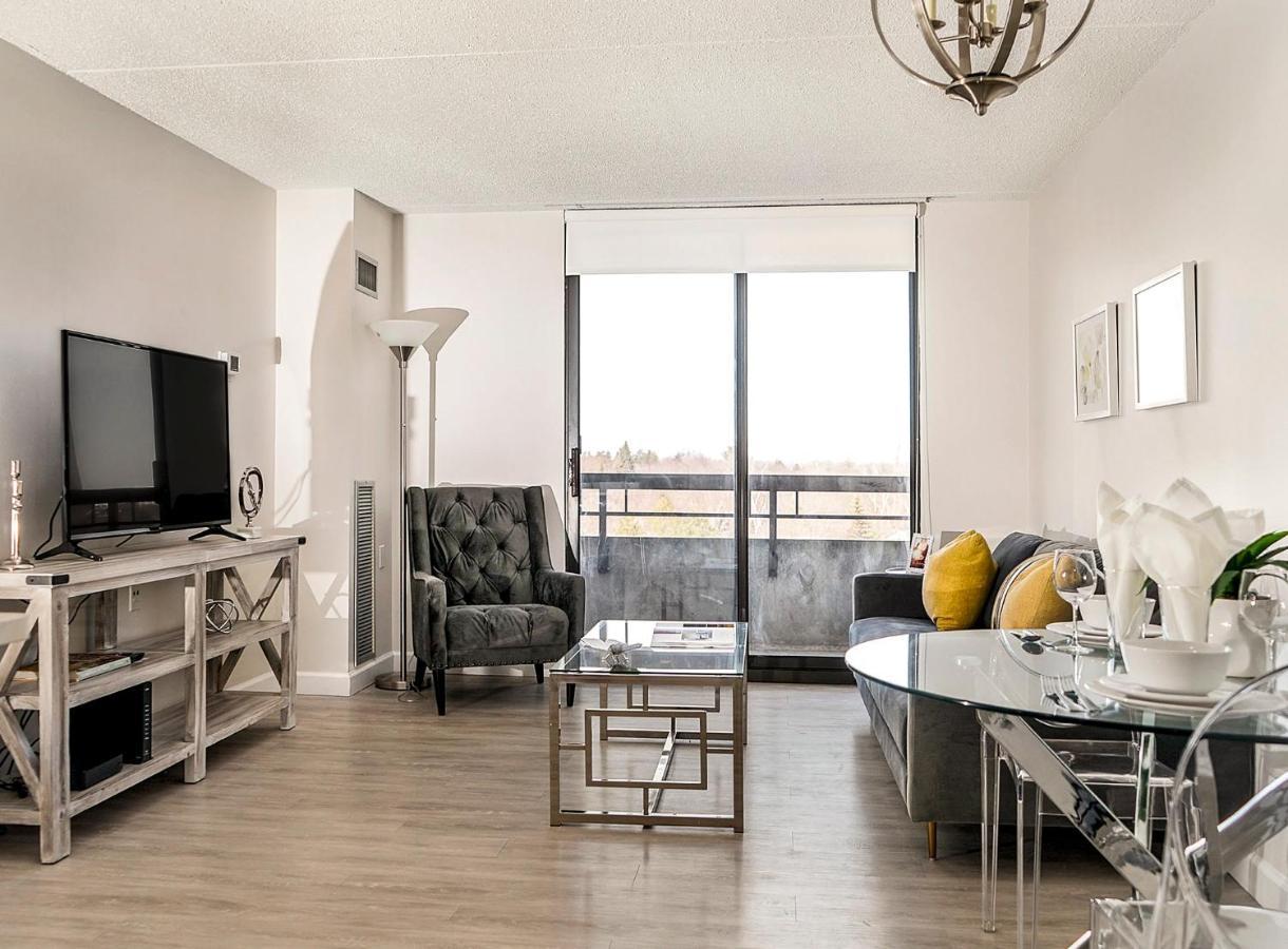 Short Term Rentals At The Park At Trowbridge Senior Community サウスフィールド エクステリア 写真