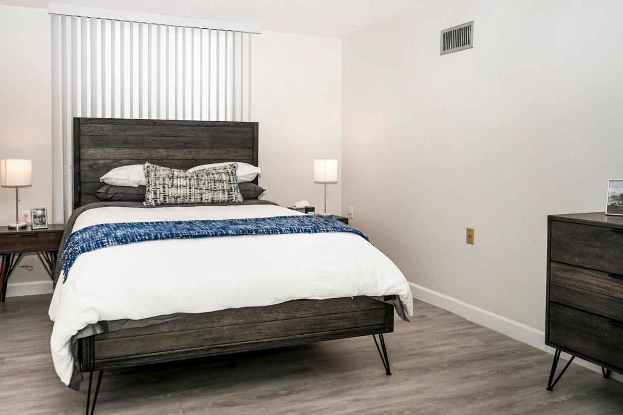 Short Term Rentals At The Park At Trowbridge Senior Community サウスフィールド エクステリア 写真