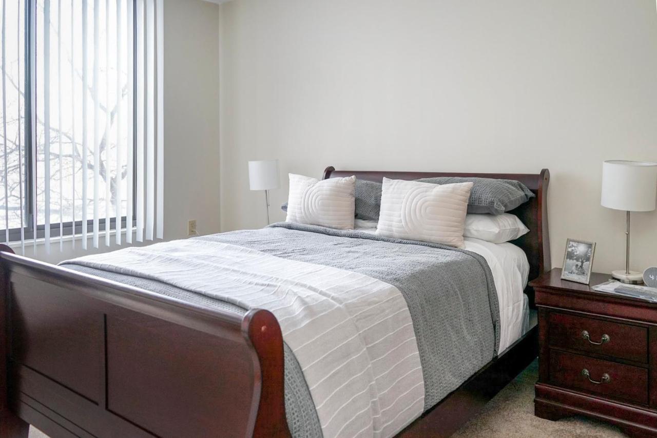 Short Term Rentals At The Park At Trowbridge Senior Community サウスフィールド エクステリア 写真