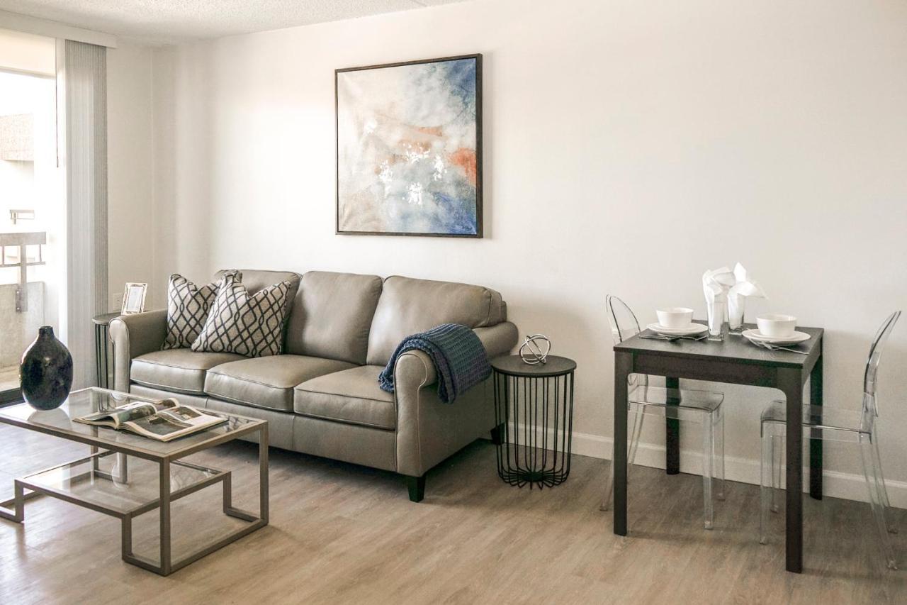 Short Term Rentals At The Park At Trowbridge Senior Community サウスフィールド エクステリア 写真
