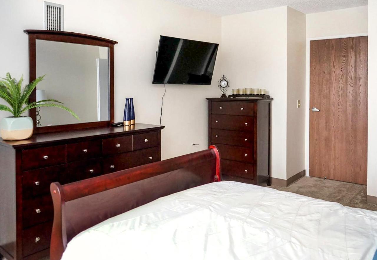 Short Term Rentals At The Park At Trowbridge Senior Community サウスフィールド エクステリア 写真