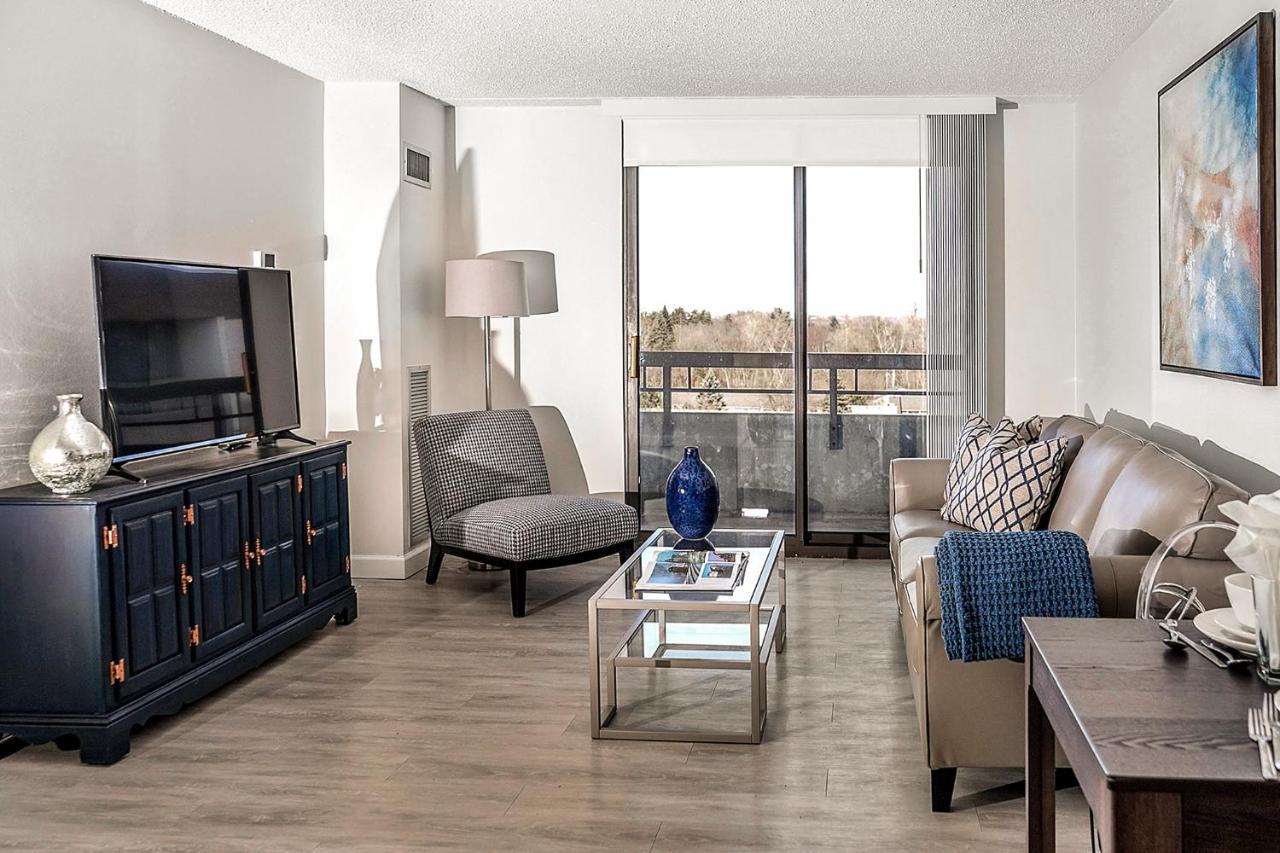 Short Term Rentals At The Park At Trowbridge Senior Community サウスフィールド エクステリア 写真